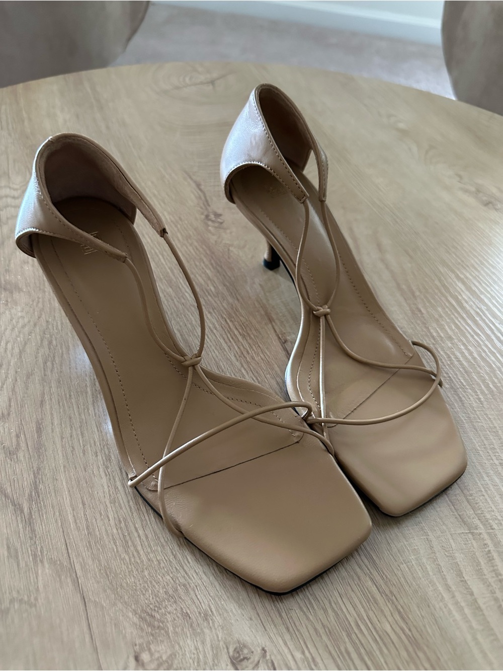 TOTEME The Leather Knot Sandal caramel - Picture 9 of 14